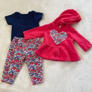Carter’s outfit set